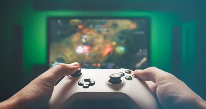 The website www. topicsolutions .net covers headlines related to technology and games